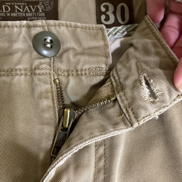 Old Navy Men’s Khaki Shorts - Picture 5 of 7